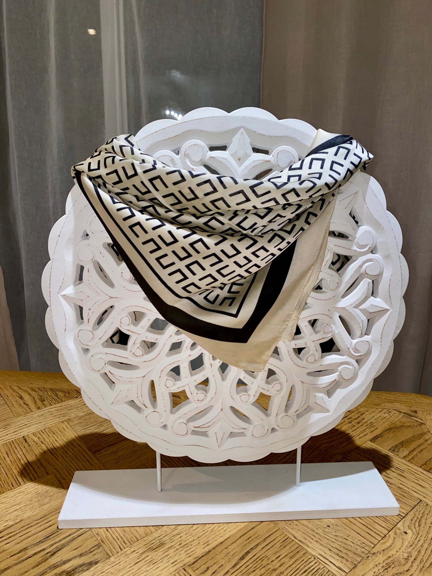 Foulard géo en soie