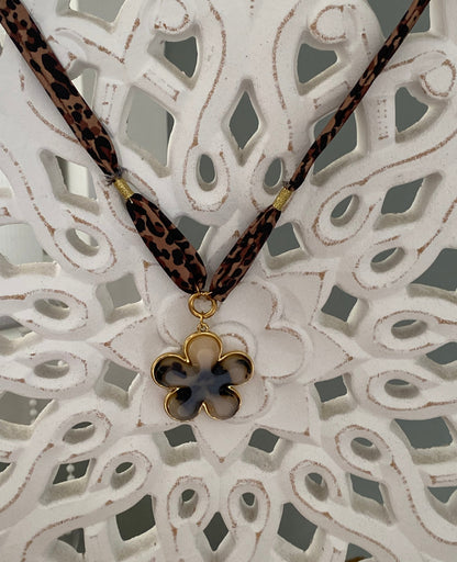 Collier fleur léopard doré