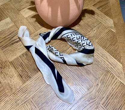 Foulard géo en soie